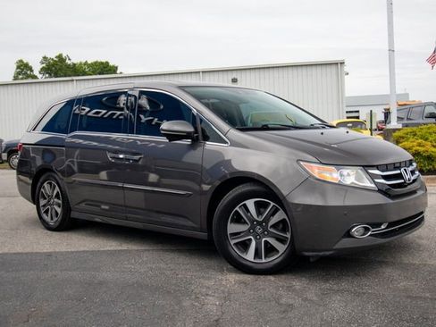 Used 2016 Honda Odyssey Touring Elite image 2