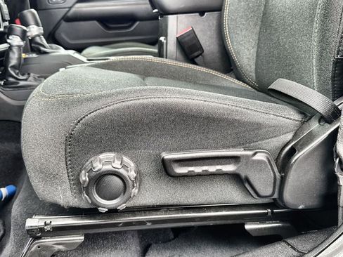 Used 2025 Jeep Wrangler Sahara image 13