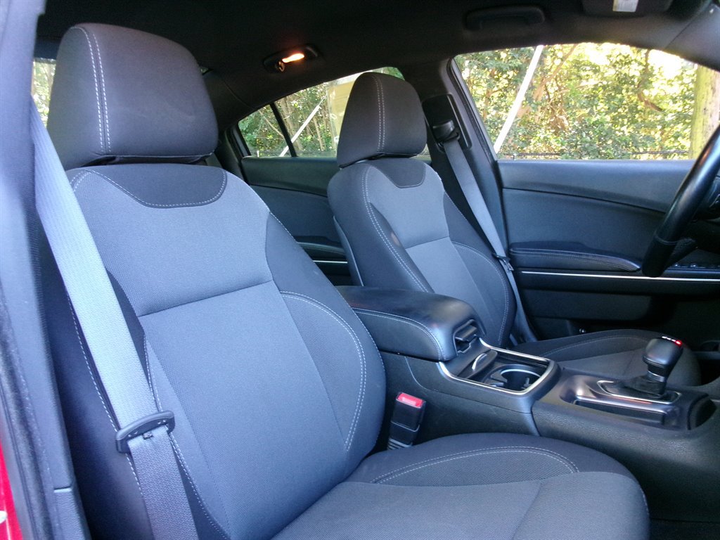 Used 2016 Dodge Charger SE RWD image 23