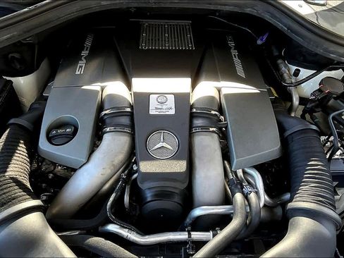 Used 2015 Mercedes-Benz ML 63 AMG 4MATIC image 31