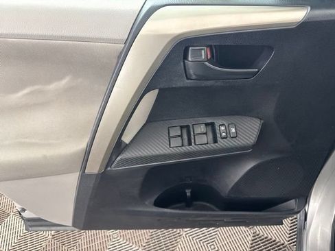 Used 2013 Toyota RAV4 LE AWD/4WD image 18