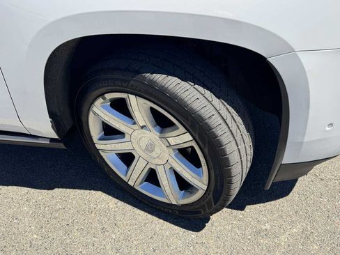 Used 2018 Cadillac Escalade ESV Premium Luxury AWD/4WD image 47