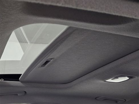 Used 2025 Hyundai Elantra Limited image 24