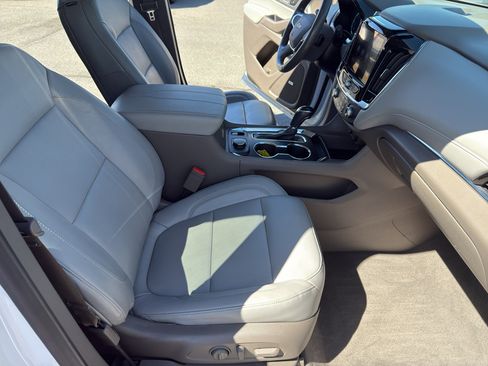 Used 2020 Chevrolet Traverse LT w/ LT Premium Package image 32