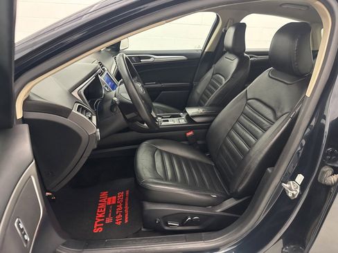 Used 2020 Ford Fusion SE image 19