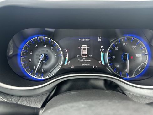 Used 2024 Chrysler Pacifica Touring FWD image 26