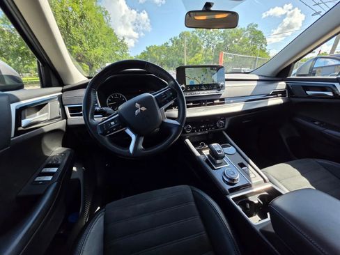 Used 2023 Mitsubishi Outlander SE FWD image 15