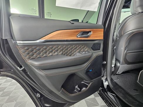 New 2026 Jeep Grand Cherokee Summit w/ Obsidian Package image 32