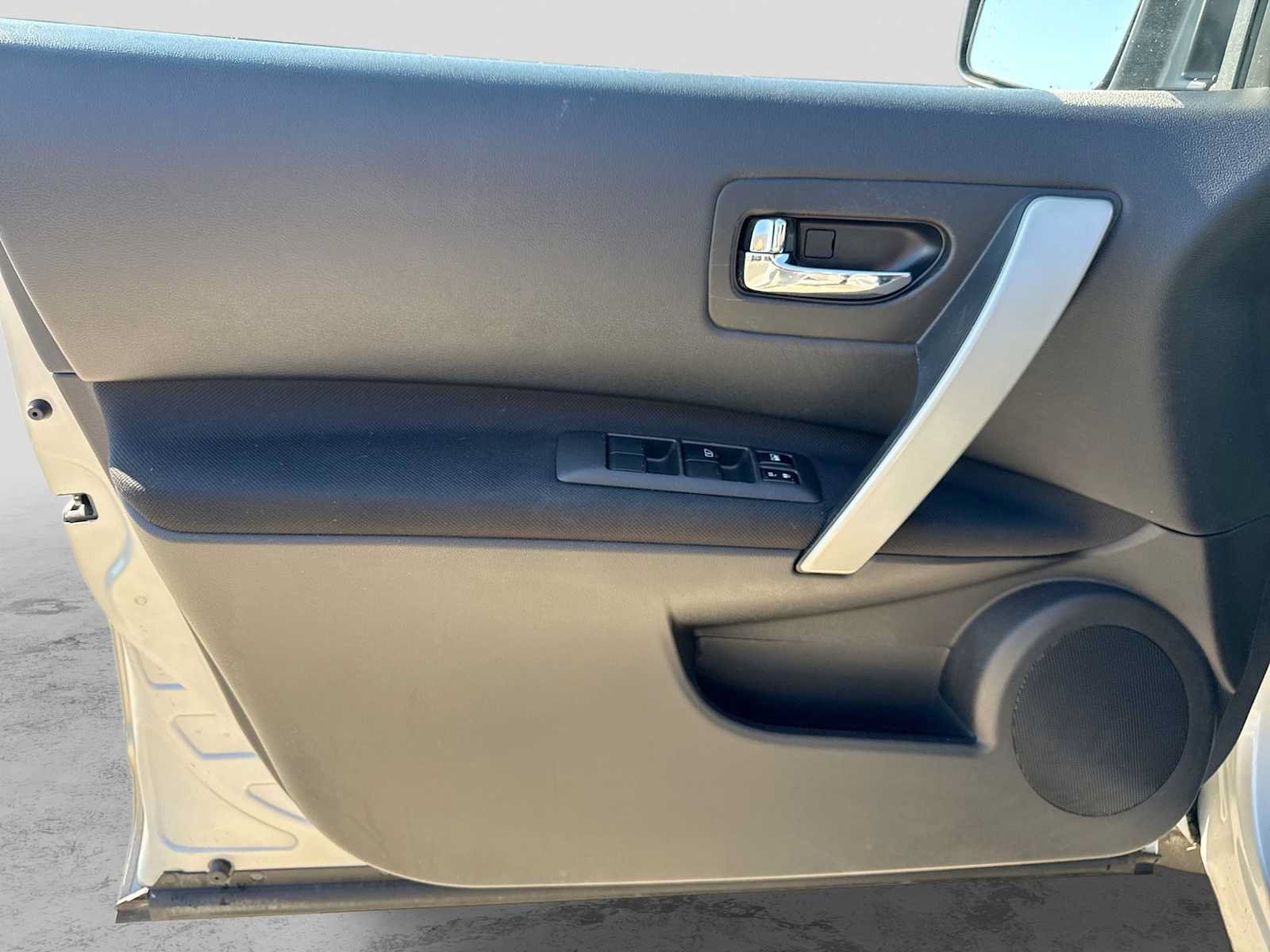 Used 2015 Nissan Rogue S FWD image 26