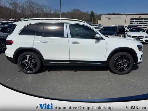 Used 2026 Mercedes-Benz GLB 250 4MATIC image 9