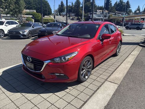 Used 2018 MAZDA MAZDA3 Touring FWD image 1