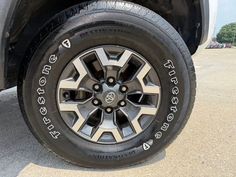 Used 2022 Toyota Tacoma TRD Off-Road image 7