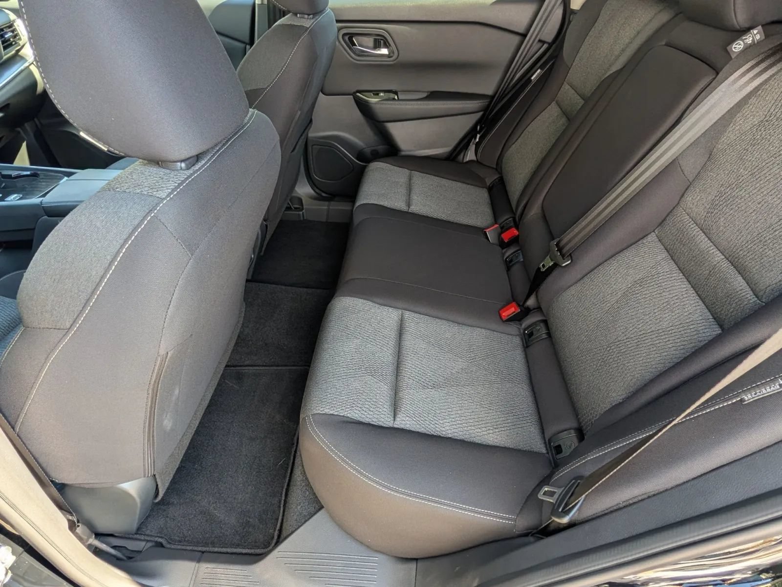 Used 2025 Nissan Rogue SV FWD image 17