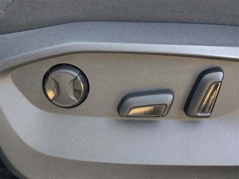 Used 2023 Volkswagen Tiguan SE R-Line image 20