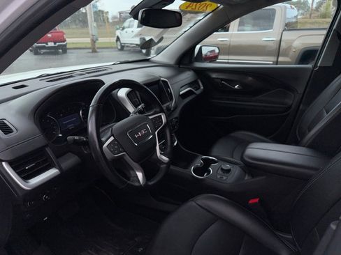 Used 2024 GMC Terrain SLT image 12