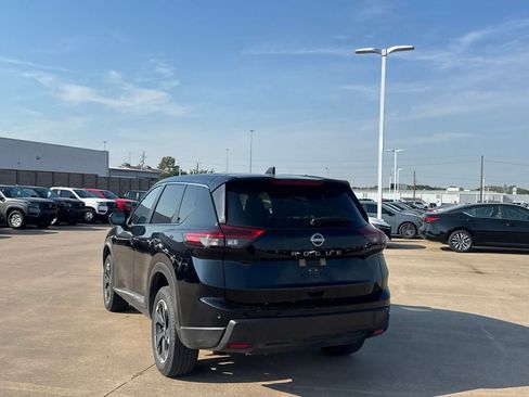 Certified 2025 Nissan Rogue SV FWD image 19