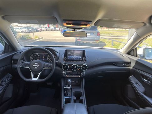 Used 2025 Nissan Sentra SV image 31