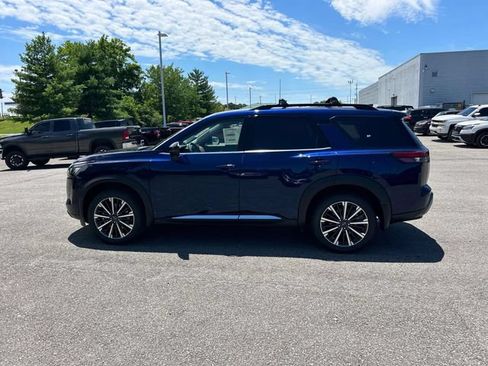 New 2026 Nissan Pathfinder Platinum w/ Cargo Package AWD/4WD image 6