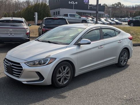 Used 2017 Hyundai Elantra SE image 5