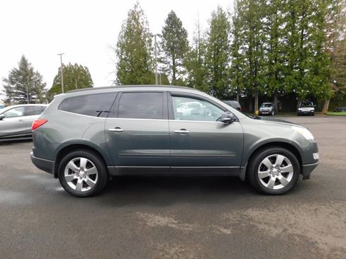 Used 2010 Chevrolet Traverse LT w/ LT Special Edition Package image 19