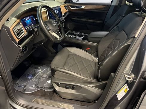 Certified 2024 Volkswagen Atlas SE w/ Panoramic Sunroof Package FWD image 7