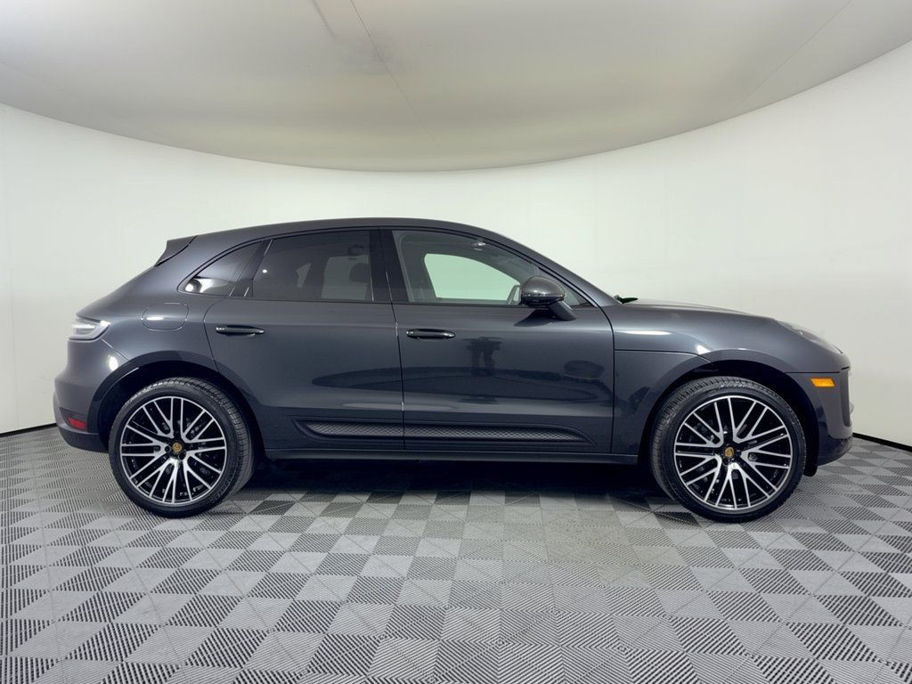 Used 2026 Porsche Macan AWD/4WD image 9