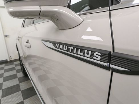 Used 2023 Lincoln Nautilus AWD w/ Premium Package image 7
