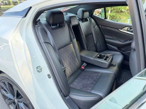 Used 2019 Nissan Maxima SR w/ Premium Package FWD image 18