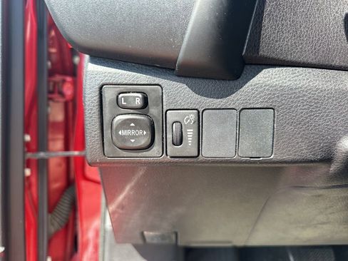 Used 2019 Toyota Corolla LE FWD image 17