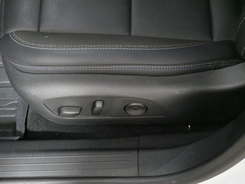 Used 2026 Chevrolet Equinox EV LT w/ Convenience Package II FWD image 20