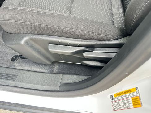 Used 2025 Chevrolet Equinox LT image 23