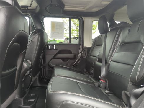 Used 2022 Jeep Wrangler Unlimited Sahara w/ Cold Weather Group AWD/4WD image 26