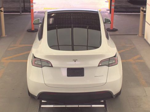 Used 2023 Tesla Model Y Long Range AWD/4WD image 5