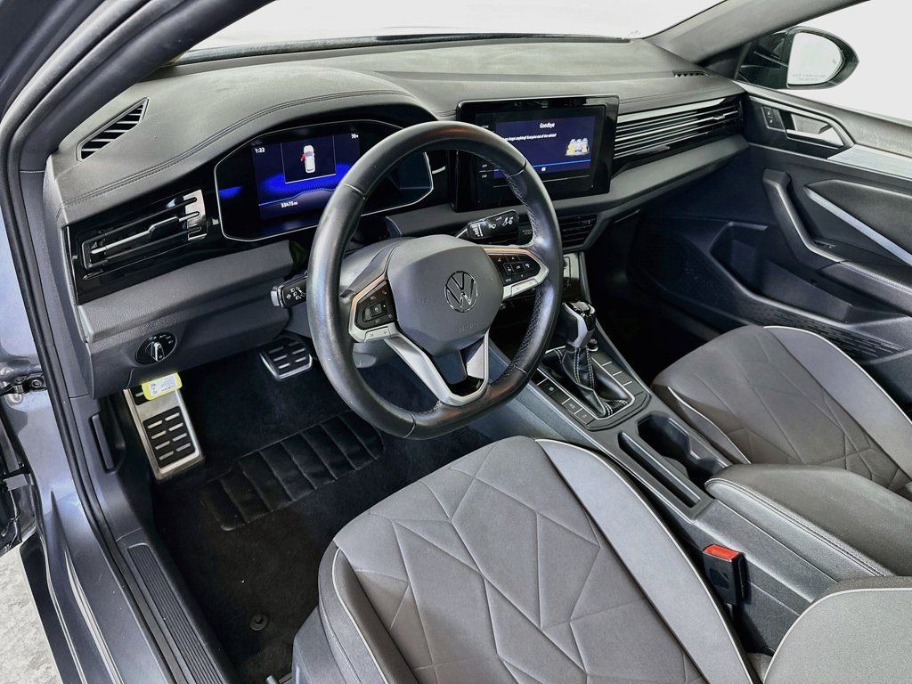 Used 2025 Volkswagen Jetta Sport FWD image 28