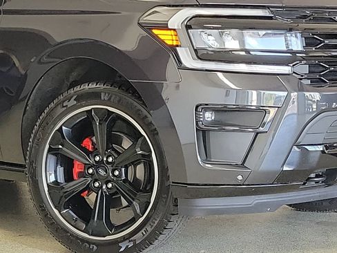 Used 2023 Ford Expedition Max Limited AWD/4WD image 2