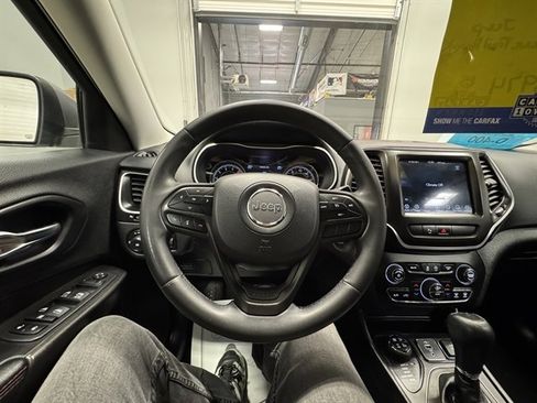 Used 2020 Jeep Cherokee Trailhawk AWD/4WD image 17