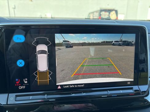 Used 2025 Volkswagen Atlas SE image 36