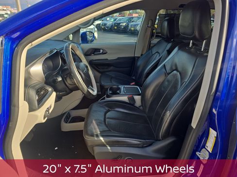 Used 2019 Chrysler Pacifica Limited image 13