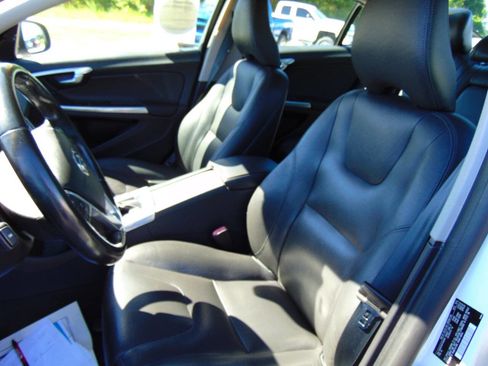 Used 2015 Volvo S60 T5 Premier w/ Climate Package AWD/4WD image 8