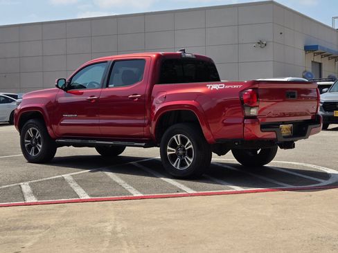 Used 2019 Toyota Tacoma TRD Sport RWD image 5