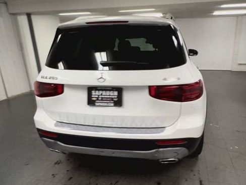 Used 2024 Mercedes-Benz GLB 250 4MATIC image 7