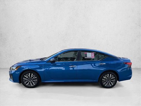 Used 2025 Nissan Altima 2.5 SV FWD image 9