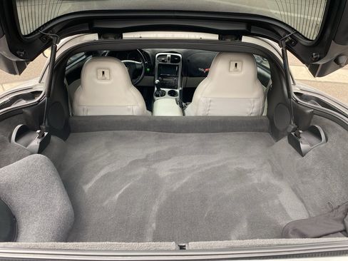 Used 2006 Chevrolet Corvette Coupe w/ Preferred Equipment Group image 4