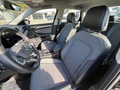 Used 2025 Volkswagen Jetta SE image 36