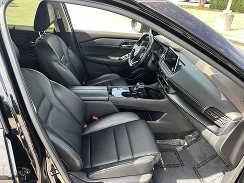 Certified 2023 Nissan Rogue SV w/ SV Premium B Package FWD image 17