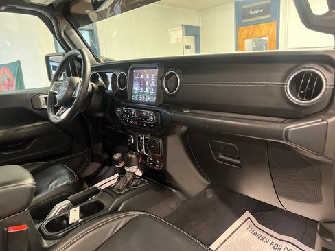Used 2020 Jeep Gladiator Overland AWD/4WD image 42