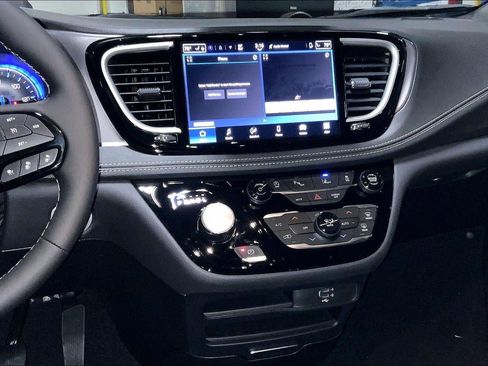 New 2026 Chrysler Pacifica Select w/ S Appearance Package image 6