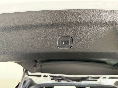 Used 2023 Chevrolet Suburban Premier image 26