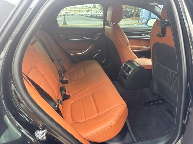 Used 2024 Jaguar XF R-Dynamic SE AWD/4WD image 22