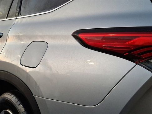 Certified 2021 Toyota Highlander XLE image 9